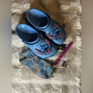 STITCH CROCS